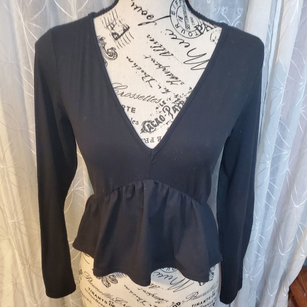 Ragdoll Black Cropped Ruffled Waist Top Small - Picture 2 of 6